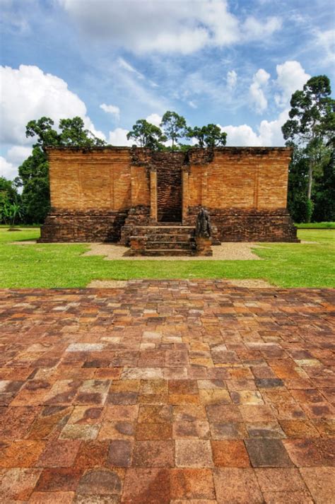 Terluas Di Asia Tenggara Ini 5 Fakta Candi Muaro Jambi