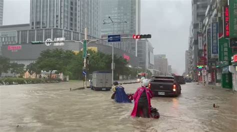 影／北市午後瞬間強降雨 忠孝東路五段與松隆路大淹水 生活 聯合影音