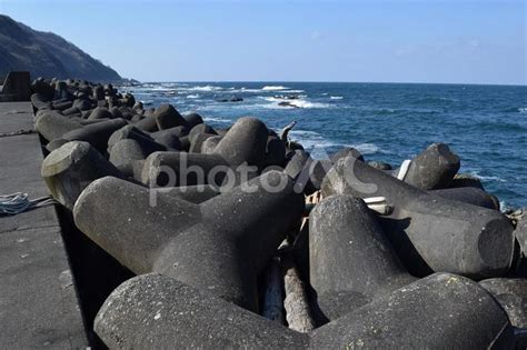 海岸の波消しブロック No 27124873｜写真素材なら「写真ac」無料（フリー）ダウンロードok