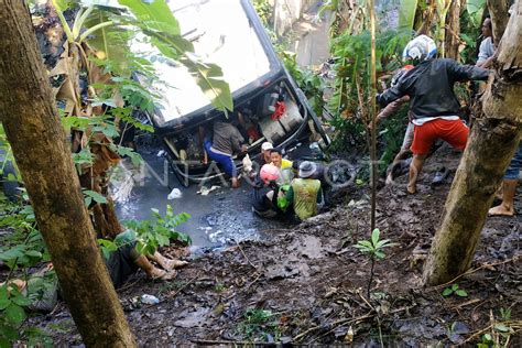 Kecelakaan Bus Rombongan Guru Tk Antara Foto