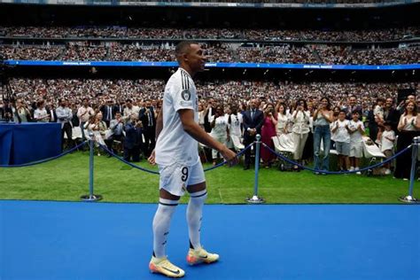 Kylian Mbappe Diperkenalkan Real Madrid Dihadapan Ribuan Madridista