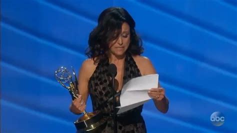 Julia Louis Dreyfus Breaks Down As She Reveals Her Dad Died Days Before Emmy Awards Win Irish