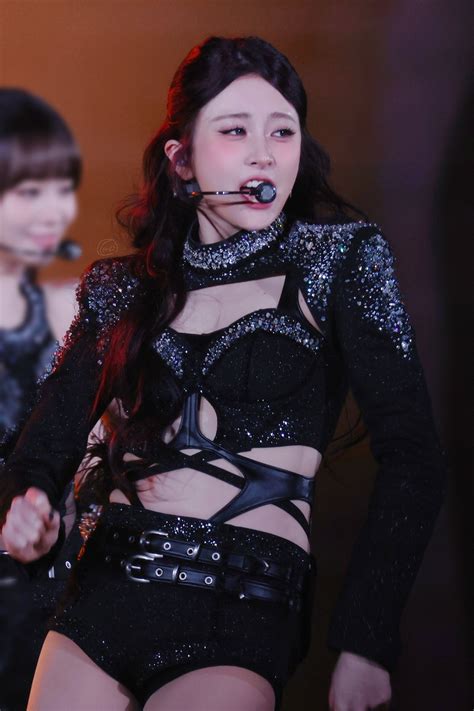Huh Yunjin At EASY CRAZY HOT Tour In Tokyo Dome D Kpopping