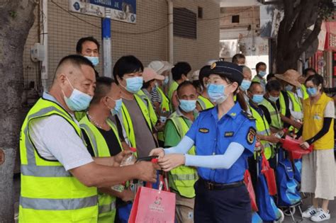 东莞石碣城管：关爱环卫工，夏日送清凉 活动