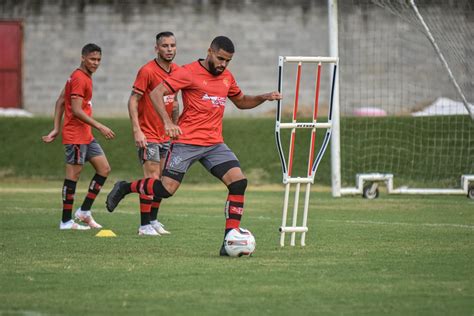 Barradao informa Após romper ligamento do joelho lateral esqu