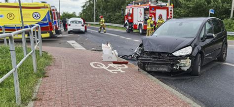 Wypadek Na Czarnieckiego Karetki W Akcji Uszkodzone Auta