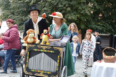 Narodowe Czytanie Noweli Polskich Na Bytowskim Zamku Zdj Cia G Os