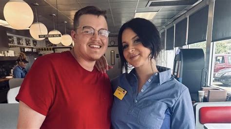 Lana Del Rey Works Shift At Alabama Waffle House