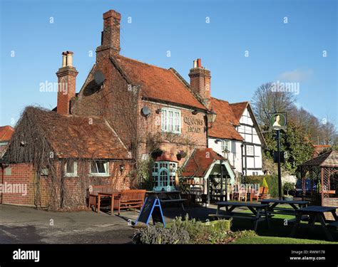 English Village Pub Hi Res Stock Photography And Images Alamy