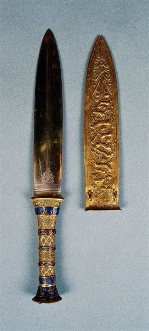 Tutankhamuns Meteoric Iron Dagger Egypt 14thcentury 540 × 1199