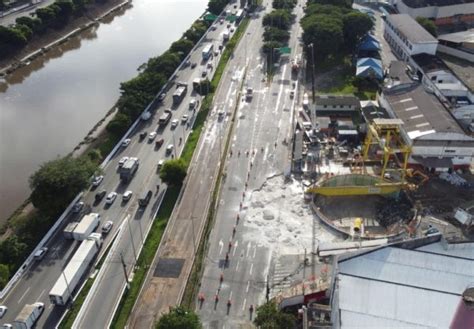 Pista Central Da Marginal Do Tiet Liberada Para O Tr Fego De