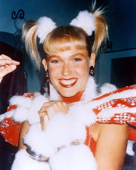 Xuxa o Documentário relembre os figurinos mais icônicos da Rainha