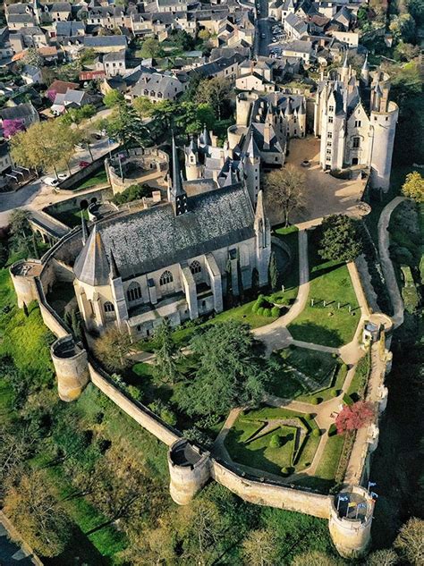 Château de Montreuil Bellay Maine et Loire son histoire Millénaire