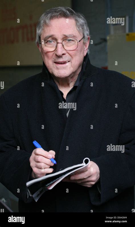 Mark Eden Hi Res Stock Photography And Images Alamy