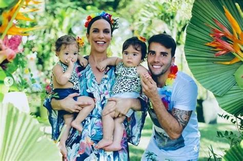 Ivete Sangalo Mostra Suas G Meas Na Festa De Anivers Rio Lindas