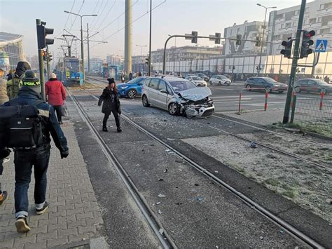 Zderzenie Tramwaju Z Samochodem Na Ruczaju Wstrzymany Ruch Tramwajowy