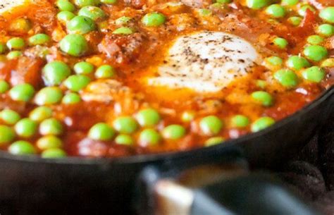 How To Make Portuguese Braised Peas Ervilhas Guisadas With Eggs And