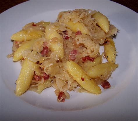 Schupfnudeln Mit Sauerkraut Und Speckwürfeln Von Henglein Chefkoch De