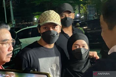 Kasus KDRT Lesti Kejora Rizky Billar Saling Rangkul Saat Datangi