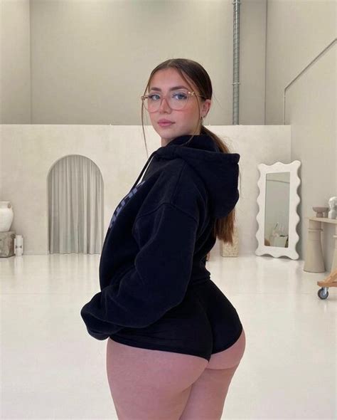 Lilith Cavaliere Lilith Cavaliere Porn Pic