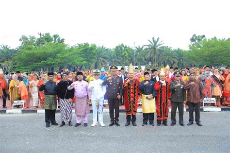 Kenakan Baju Adat Nias Bupati Labura Irup Hari Lahir Pancasila Tahun