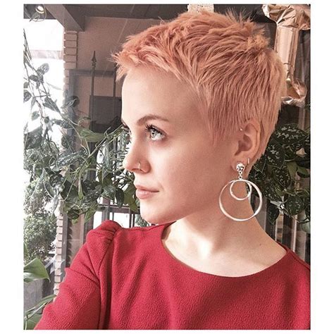 Loven This Whacky Earring Trend 🕺 Edievibes Pixie Cut Kurz Short