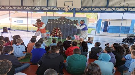 Alunos de escolas municipais de Rondonópolis se alegram presença de