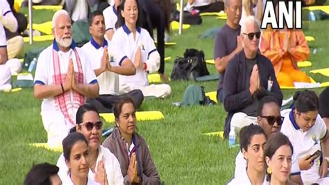 Pm Modi Leads Yoga Day Event At Un Headquarters In New York Times Of Oman