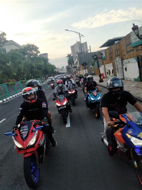 Komunitas Honda CBR Di MPM Riders Cafe Surabaya Dalam Acara