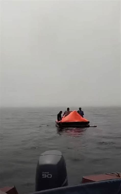 Seis Pescadores S O Resgatados Ap S Horas Deriva Em Bote Rio De