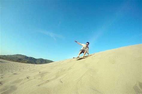 Gumuk Pasir Parangkusumo Adrenalin Terpancing Dengan Sandboarding