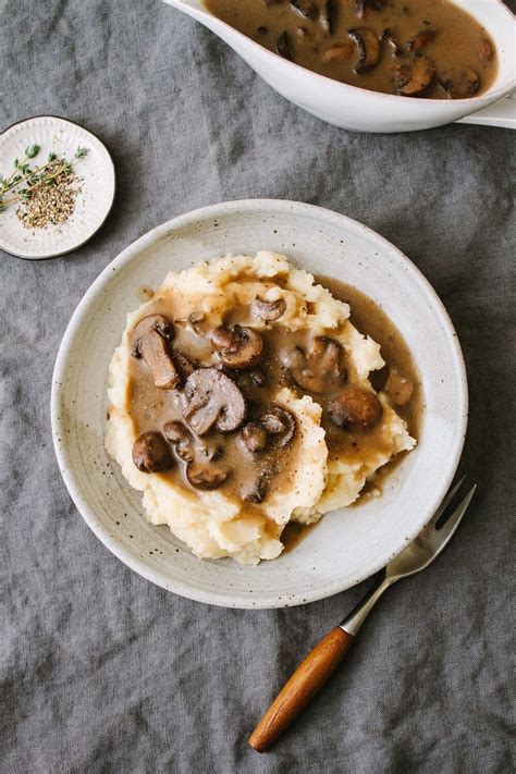 Vegan Mushroom Gravy The Simple Veganista