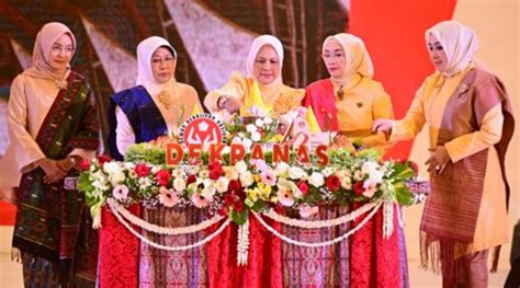 Ibu Negara Iriana Joko Widodo Dan Anggota OASE KIM Hadiri Peringatan