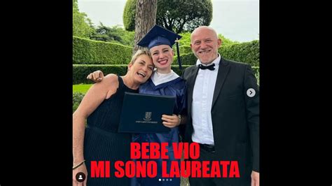 BEBE VIO Si è laureata YouTube