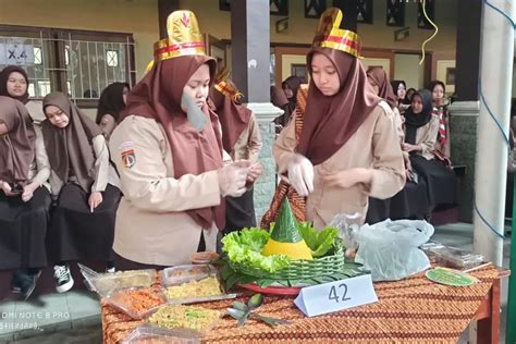 Lomba Hias Tumpeng Simbolis Pembukaan Rangkaian Hari Jadi MAN 2