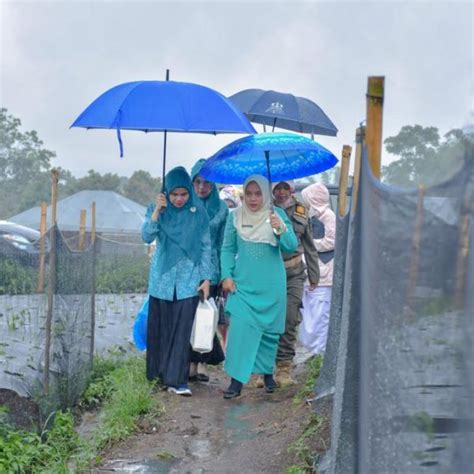 Tempuh Hujan Badai Ny Yenni Andri Warman Kunjungi Anak Penderita Bibir