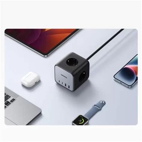 Ugreen DigiNest Cube 65W GaN 2 Hızlı Şarj Cihazı 2 USB 2 Type C 3 lü