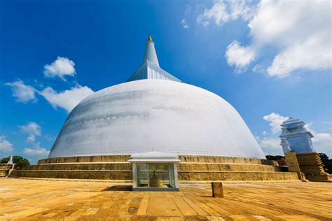 Stupa Ruwanwelisaya In Anuradhapura Sri Lanka Franks Travelbox