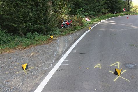 Unfall In K Rten J Hriger Verliert Kontrolle Ber Sein Motorrad Und