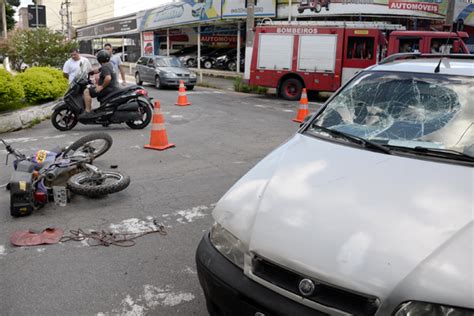 Acidente Entre Carro E Moto Deixa Uma Pessoa Ferida