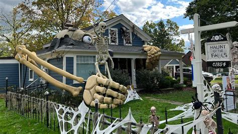 Mans Halloween Display With Massive Skeleton Goes Viral