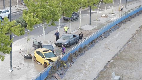 Greus Inundacions Interrompen La Circulaci De Trens Entre Barcelona I