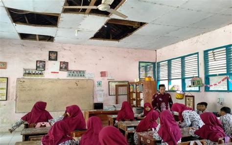 Ribuan Ruang Kelas Di Subang Rusak Murid Belajar Khawatir Tertimpa