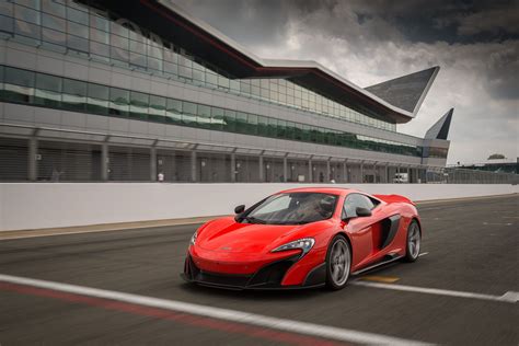 Red Mclaren 675lt Silverstone Sports Car Mclaren 675lt Beautiful Cars