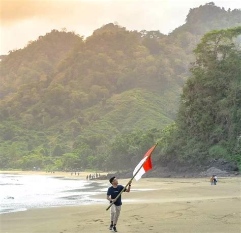 Daya Tarik Destinasi Wisata Favorit Pantai Bandealit Jember Topwisata