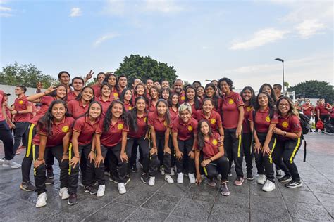 Abanderan A Deportistas De La Udeg Que Participar N En La Universiada