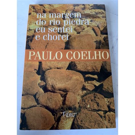 Livro Na Margem Do Rio Piedra Eu Sentei E Chorei Shopee Brasil