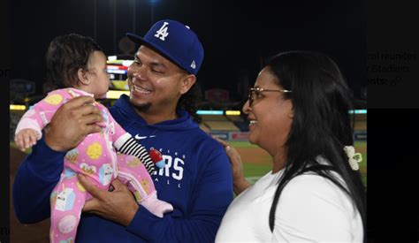 Madre De Brusdar Graterol Lo Vio Lanzar Por Primera Vez En Dodger Stadium