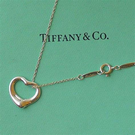 真品tiffanyandco 經典open Heart心型項鍊s號、附原廠盒子緞帶包裝 名牌精品 精品配件在旋轉拍賣