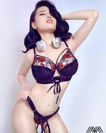 Hot And Sexy Vietnamese Girls Busty Vietnamese